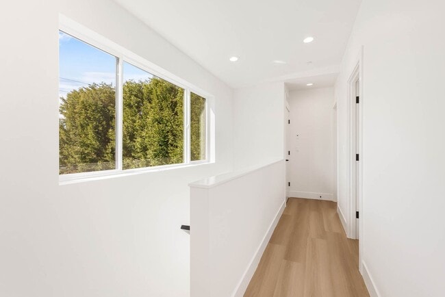 Building Photo - 106 6th St South