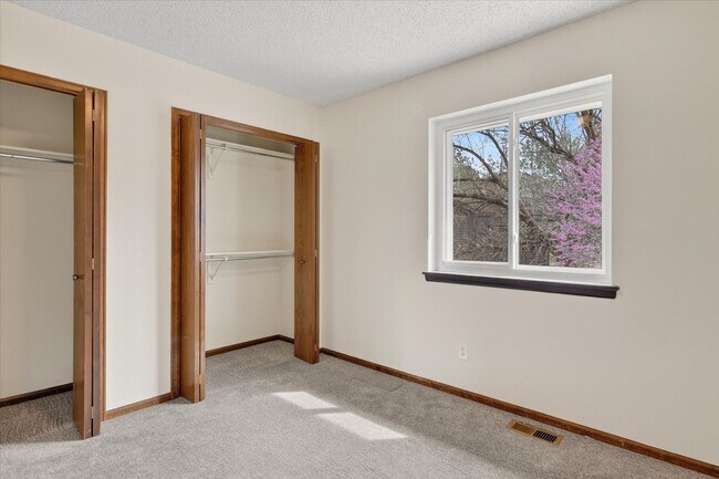 Building Photo - 4BR/4BA Updated Home with Finished Basement Suite & Landscaped Yard