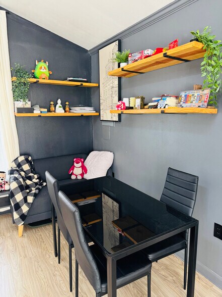 Building Photo - 24 E Winding Hill Rd