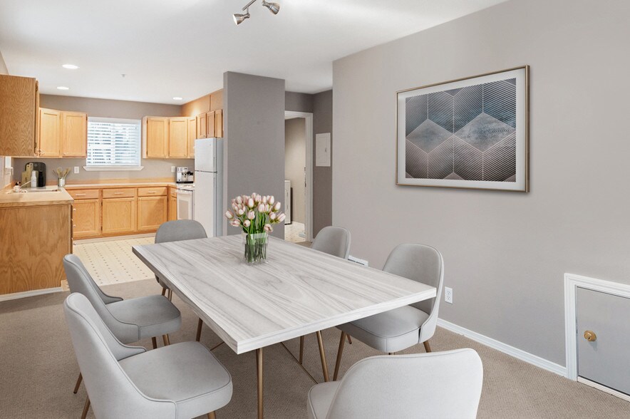 dining area - 208 Boylston Ave E