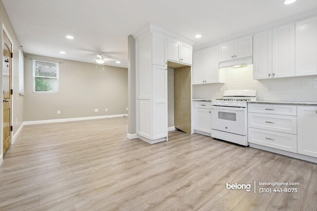 Building Photo - 747 W Oliver St