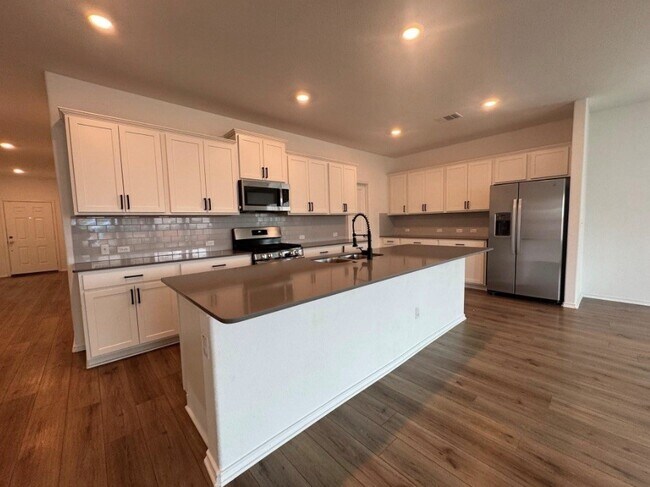 Building Photo - 208 Otter Rd