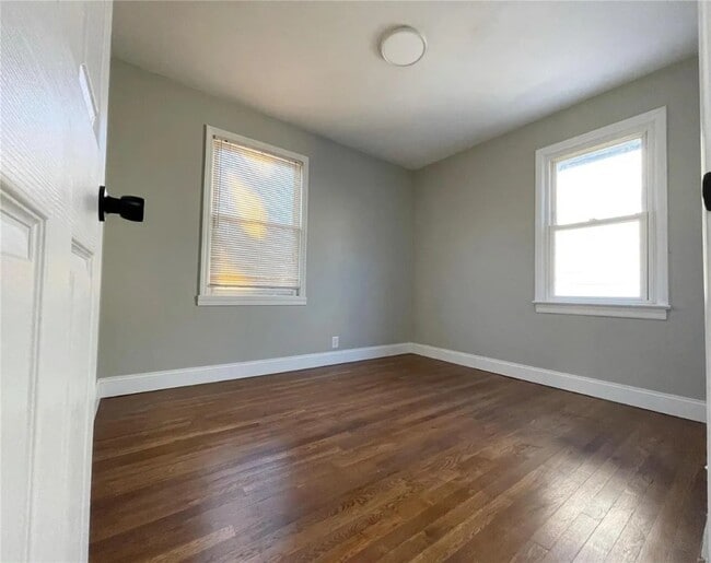 Building Photo - 1349 Kraft St