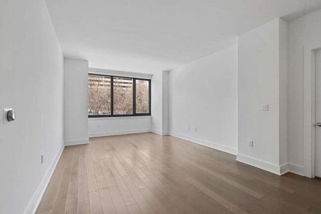 Building Photo - 9 Ave at Port Imperial