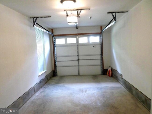 Building Photo - 10808 Warfield Pl
