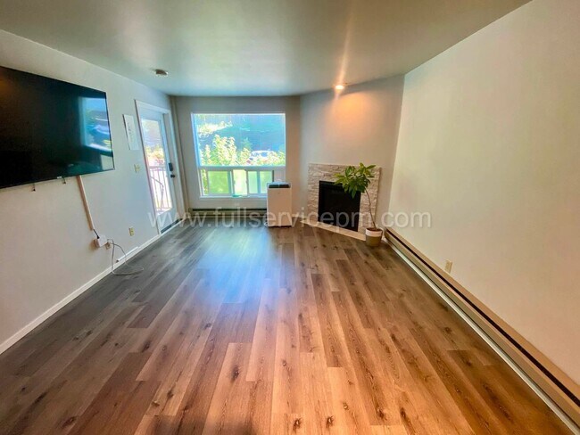 Building Photo - 9416 1st Ave NE