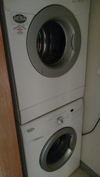 Laundry - 4747 SW 1st Avenue