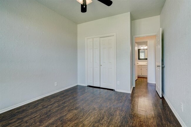 Building Photo - 1019 Dustin Dr