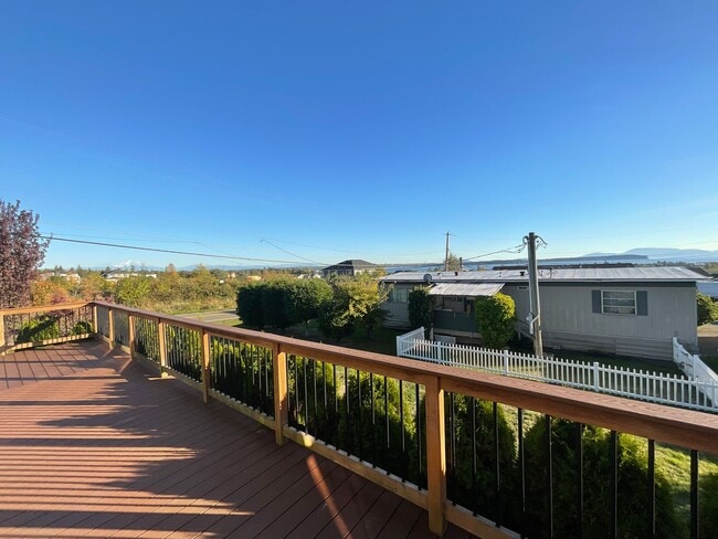 Building Photo - 3 Bed, 2 Bath Manufactured Home with a View