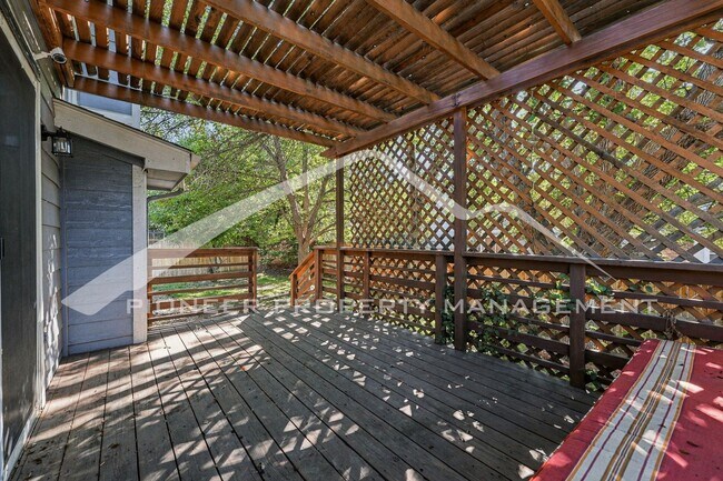 Building Photo - 9603 Laredo St