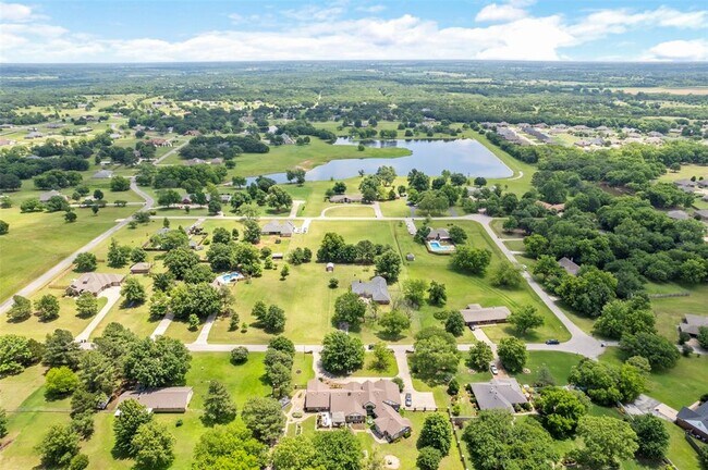 Building Photo - 57 Serenada Ln