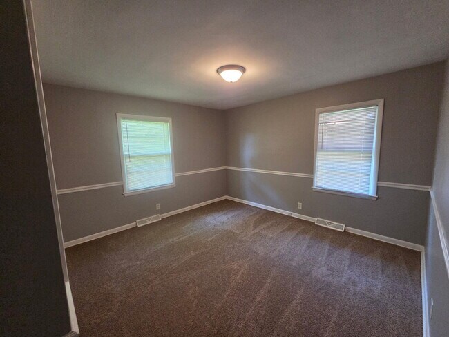 Building Photo - 1728 Shenandoah Dr