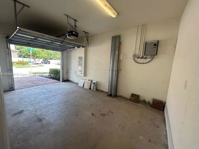 Building Photo - 10006 W 3rd Ln