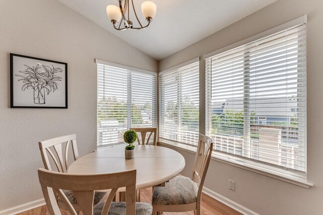 Building Photo - FULLY FURNISHED Sparks home with all utilities included and flexible lease options