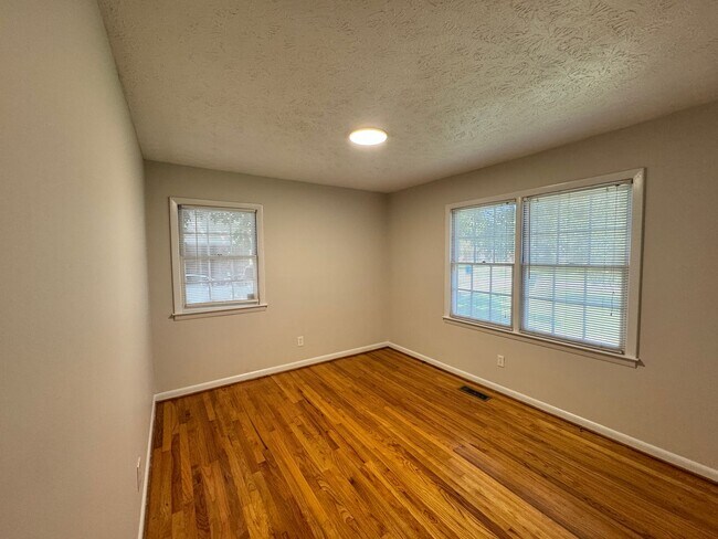 Building Photo - 4817 Hurley Dr
