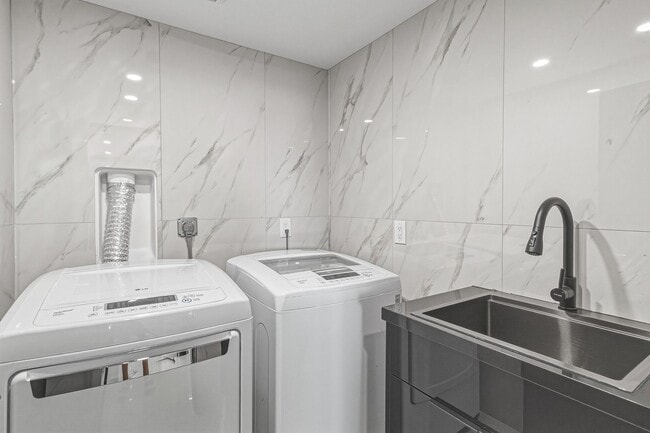 Building Photo - 3111 Bel Air Dr