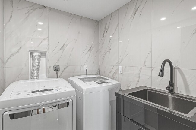 Building Photo - Luxury Penthouse Retreat with Private Pool, Sauna & Strip Views