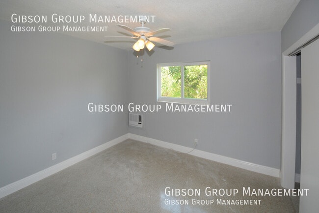 Building Photo - 806 NE 16th St