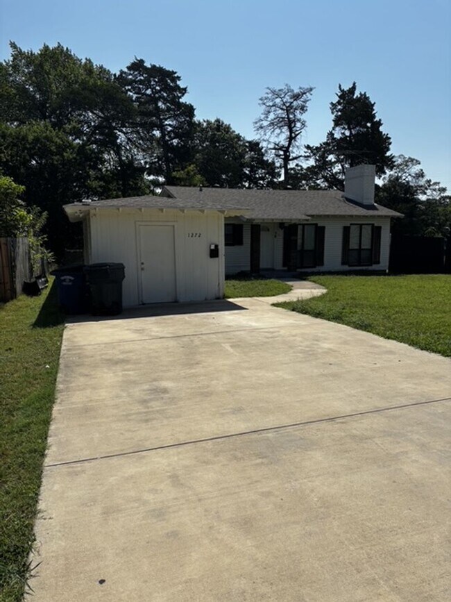 Building Photo - 1272 Cedar Haven Ave