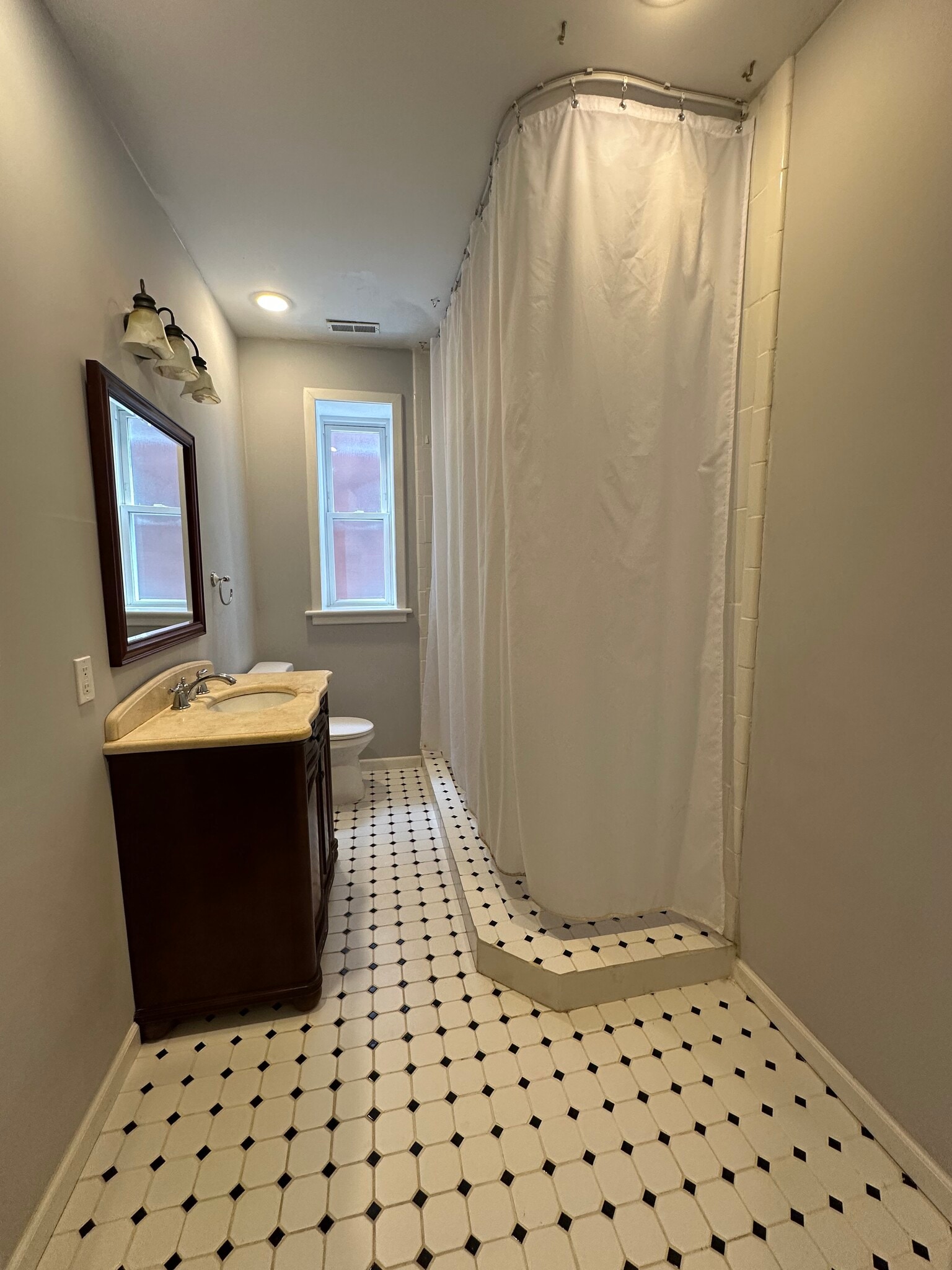 Bathroom - 3169 Portis Ave