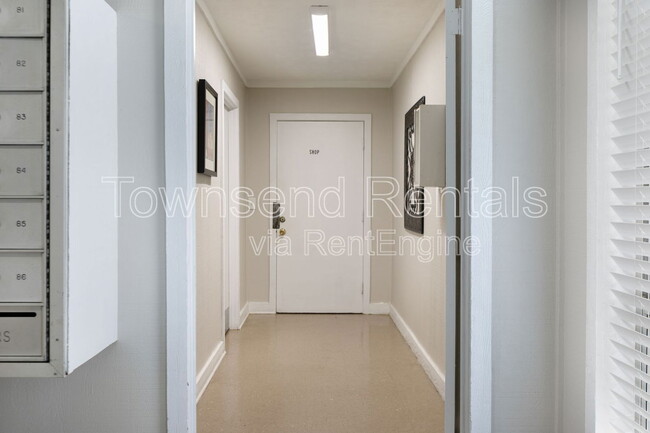 Building Photo - 5858 Century Oaks Dr