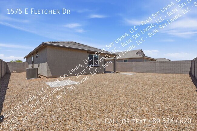 Building Photo - 1575 E Fletcher Dr