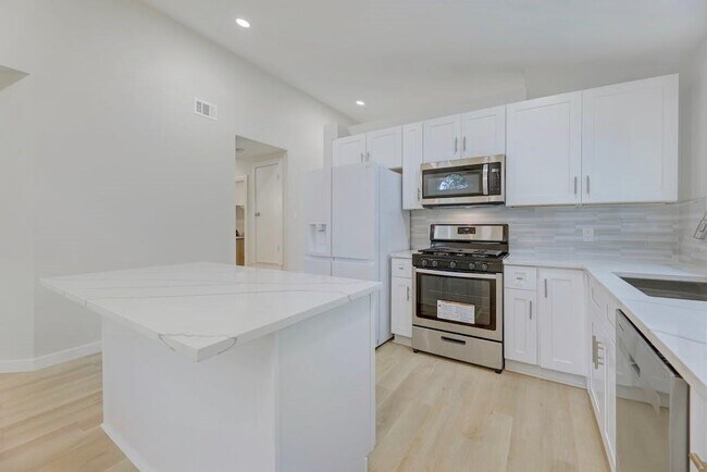 Building Photo - 2111 Rick Whinery Dr