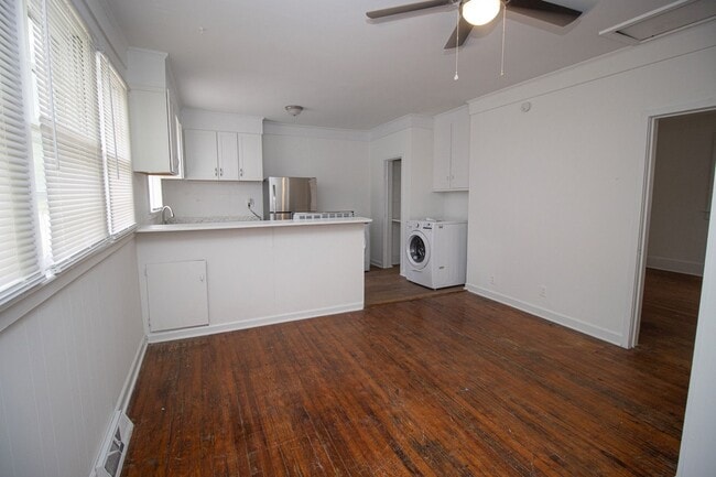 Building Photo - 1213B Suber Street – Stylish, Comfortable ...