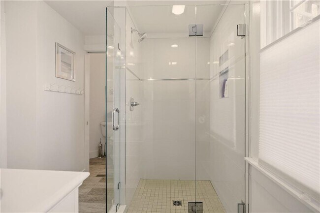 Building Photo - 38 Pope St