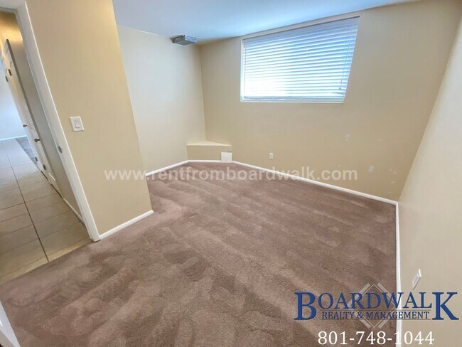 Building Photo - 451 8120 S