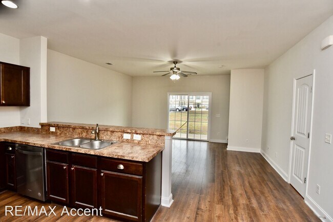 Building Photo - 3 br, 2.5 bath House - 325 Canyon Oak Loop