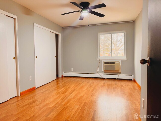 Building Photo - 20 Lake Ave