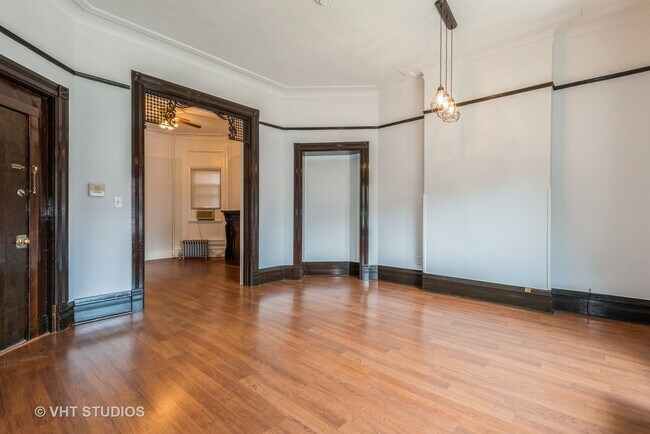 Building Photo - 3136 S Prairie Ave