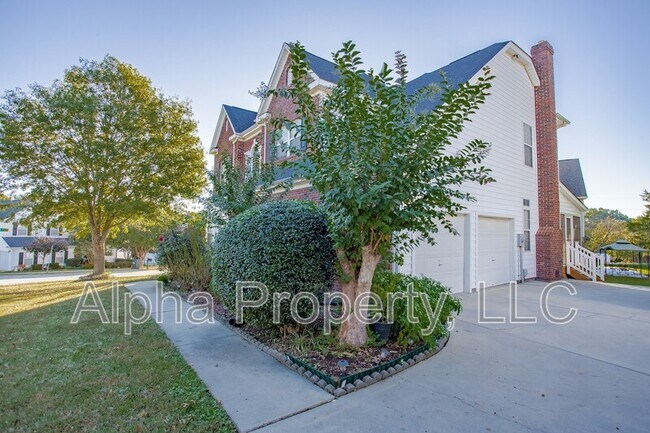 Building Photo - 120 Windsong Dr