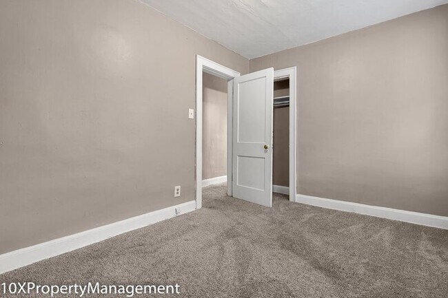 Building Photo - 498 N Champion Ave