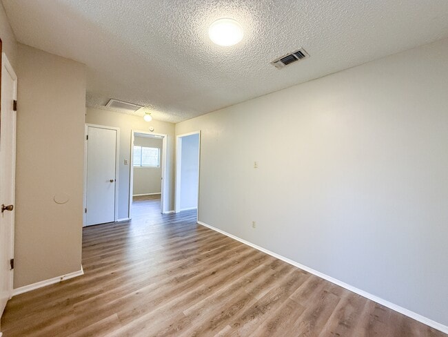 Building Photo - 607 Frostwood Dr