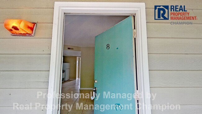 Building Photo - Upper Level 1 BD/1 BA Condo Near UNCW