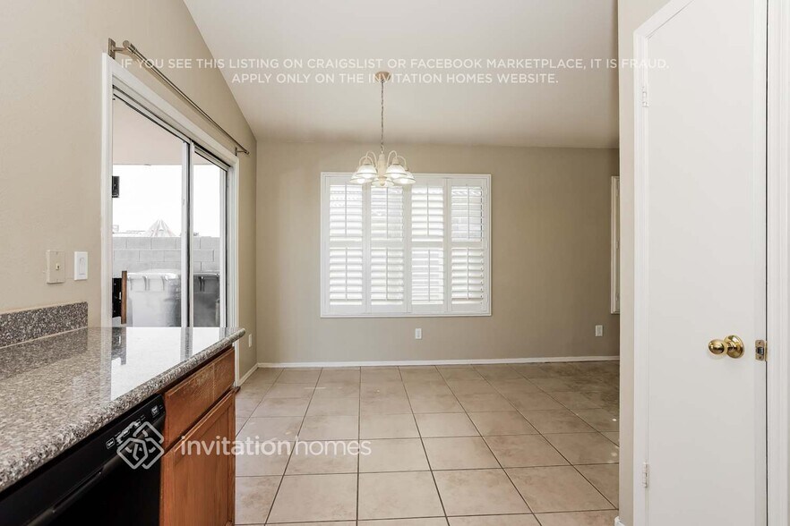 Building Photo - 10460 W Reade Ave