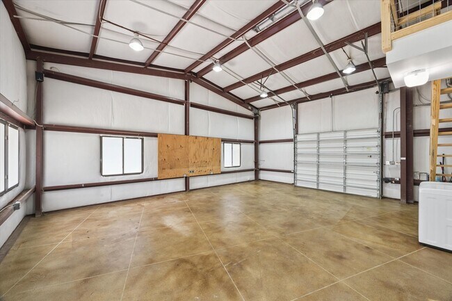 Building Photo - 1425 Oak Hollow Dr