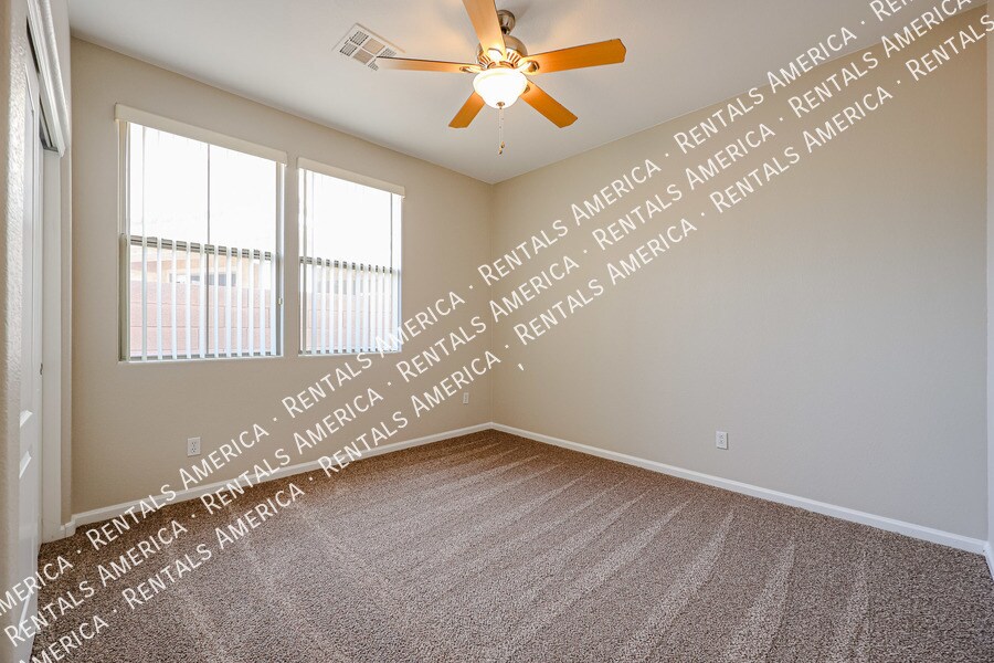 Building Photo - 2218 N 135th Dr