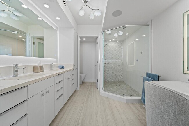 Building Photo - 3100 N Ocean Blvd