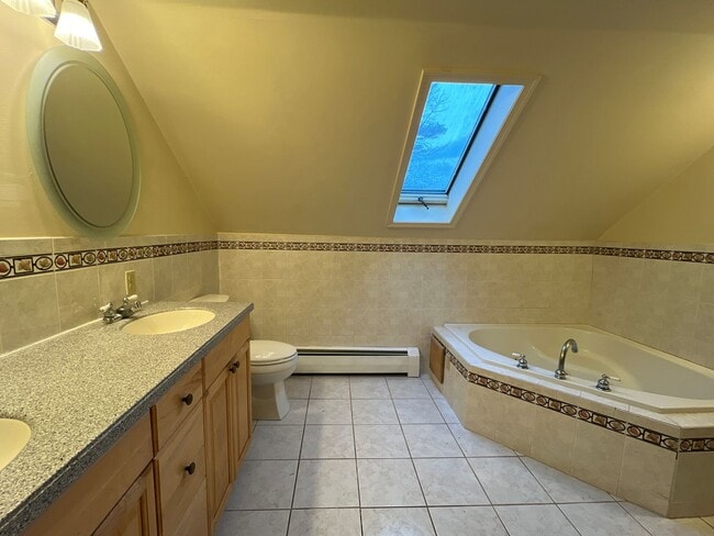 Building Photo - Gorgeous 3 bed, 2 bath home | Lawn Care Included