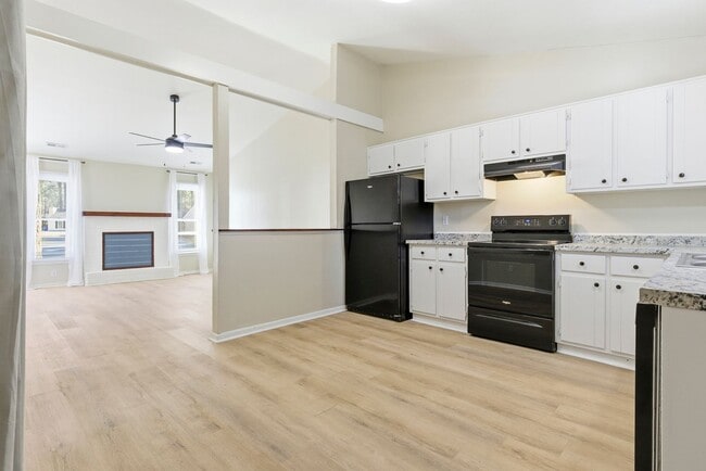 Building Photo - 2bed/1bath Duplex