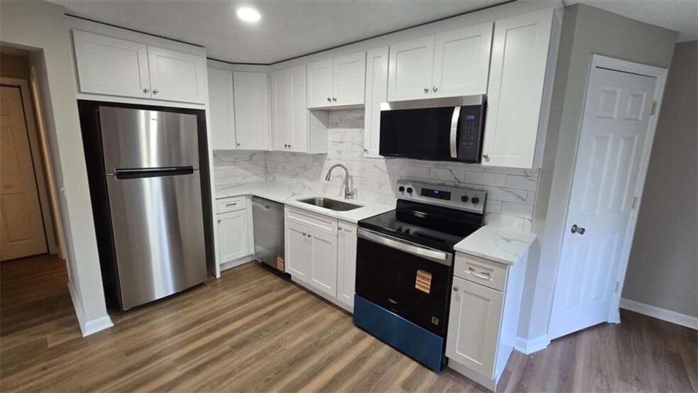 Building Photo - 3025 Mangum Dr