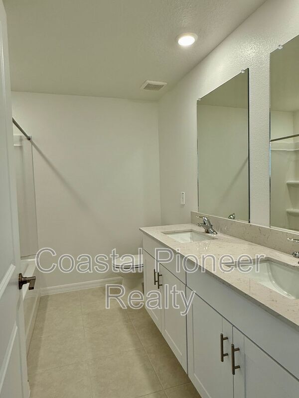 Building Photo - 9320 Bonita Mar Dr