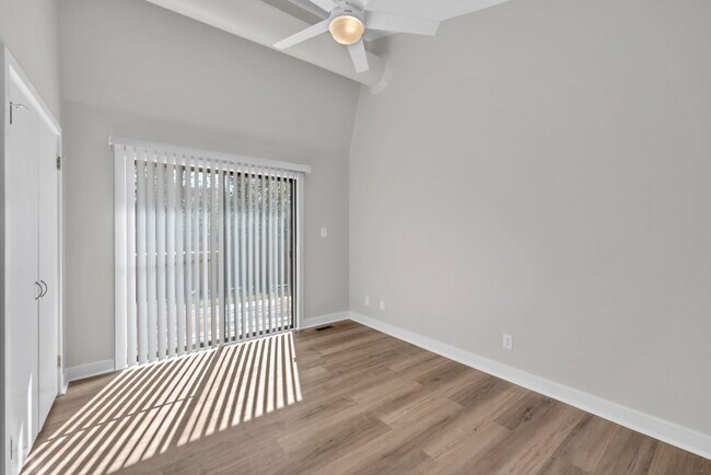 First Bedroom (1) - 6 Sundance Pl