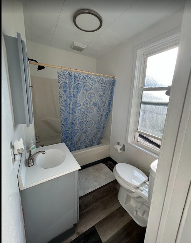 Building Photo - 2201 Beaver-Rooms