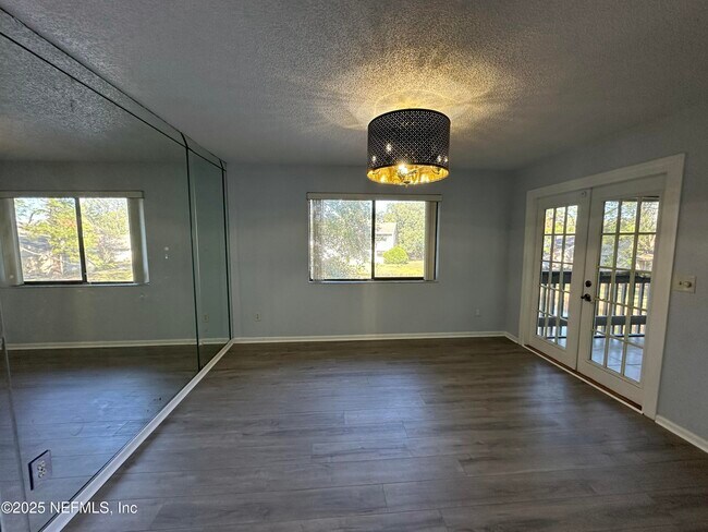 Building Photo - 3801 Crown Point Rd