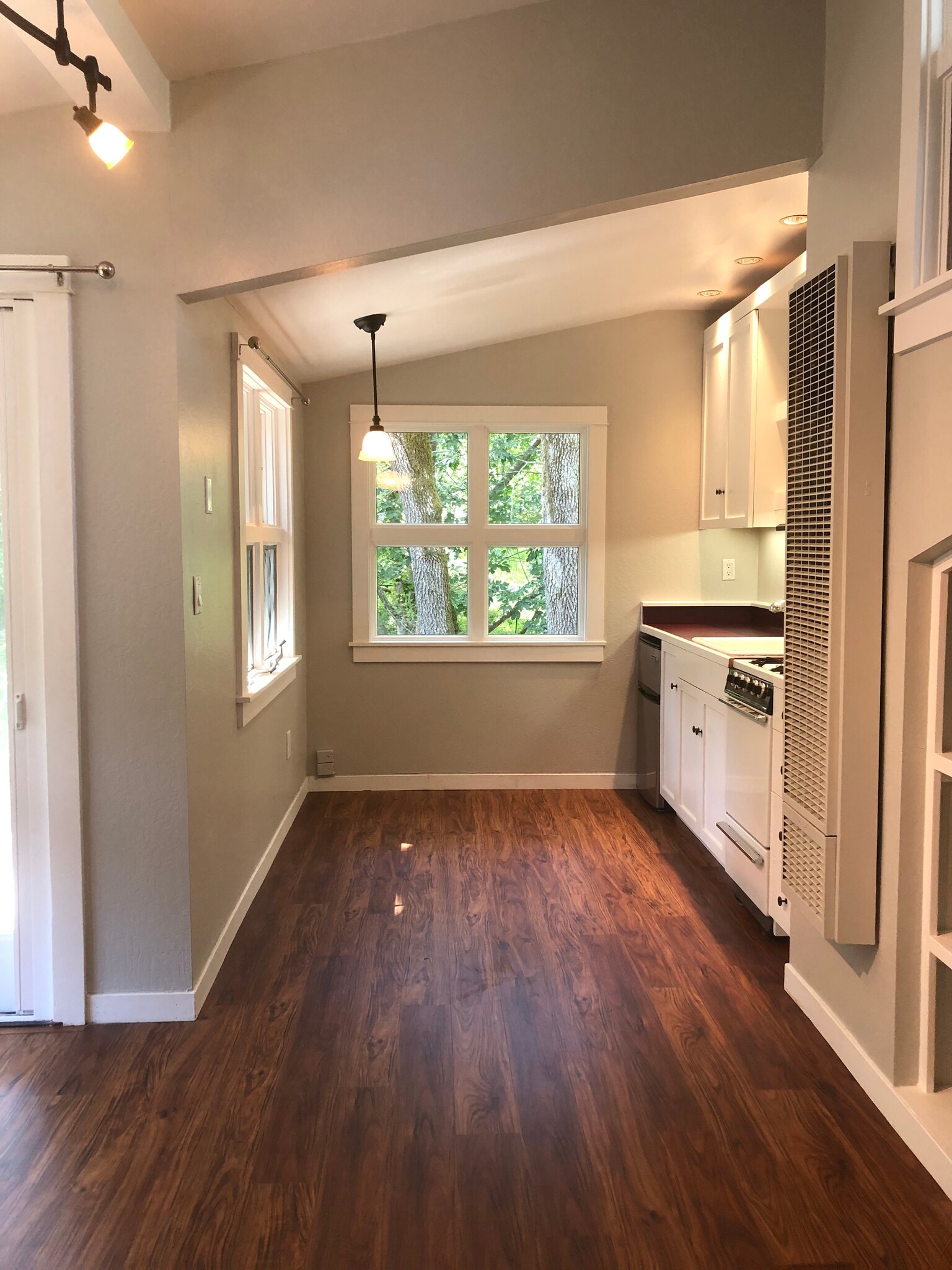 Building Photo - 184 Moraga Way
