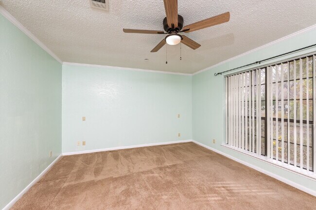 Building Photo - 534 Aspendale Dr